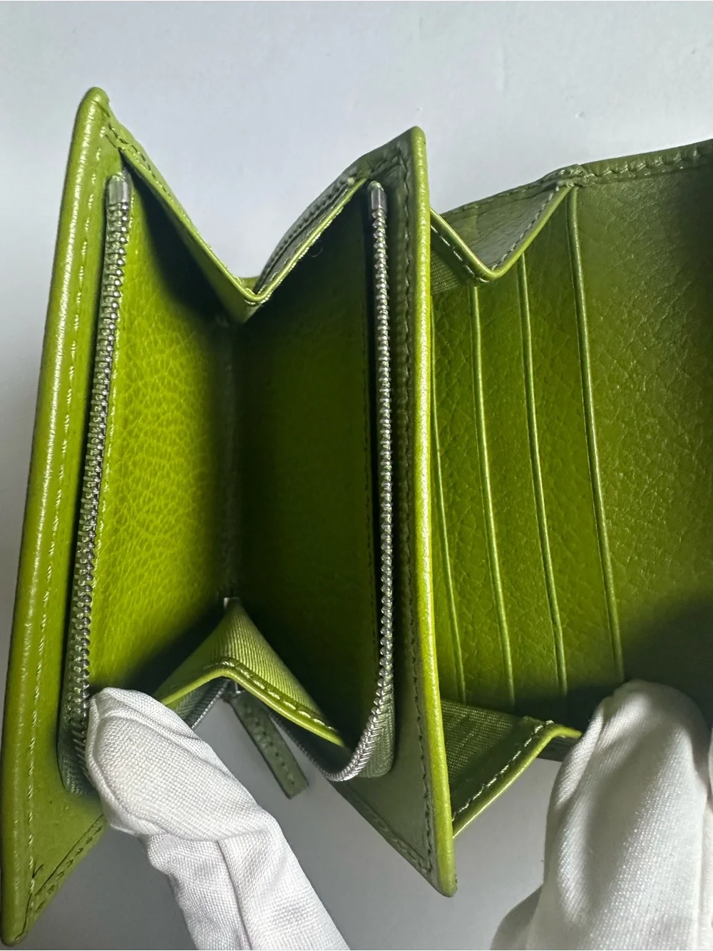 Authentic Gucci GG Marmont Lime Green Pebbled Leather Compact Wallet